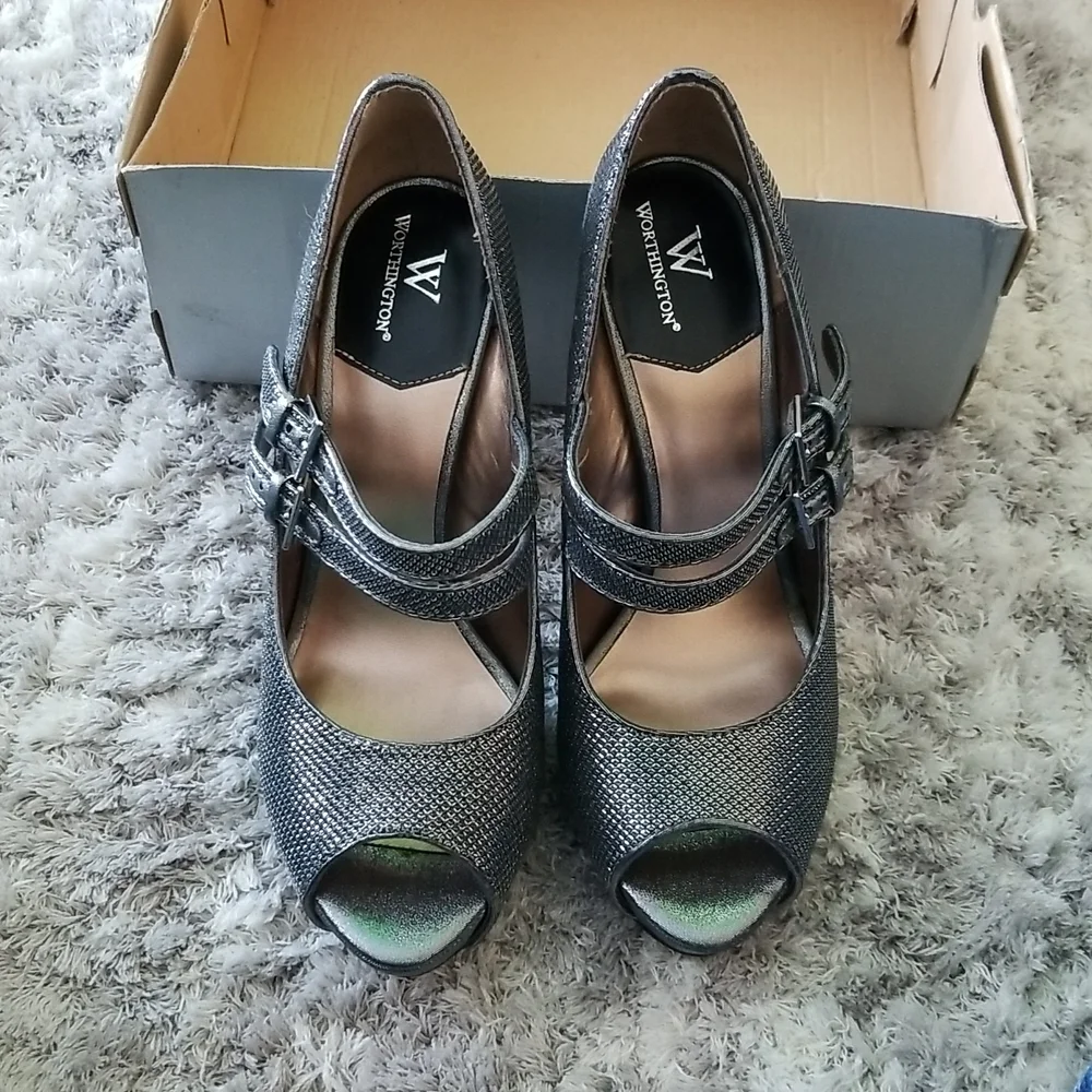 Shoes - Picture 1 of 4